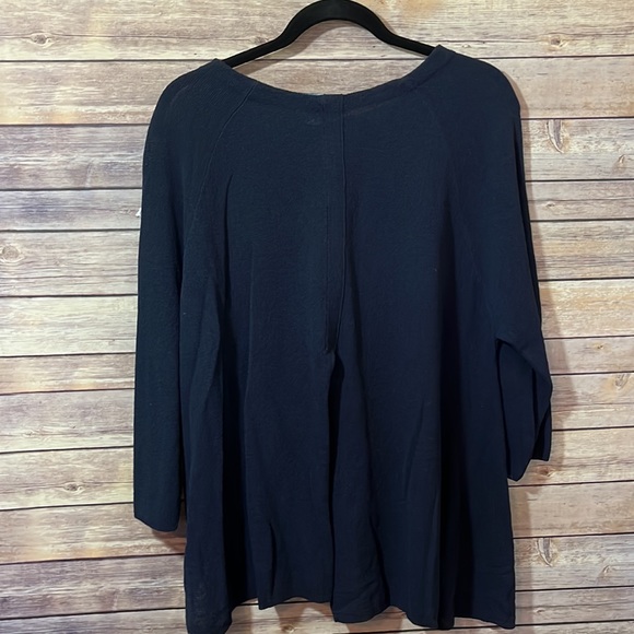 ⭐️ KARL LAGERFELD Paris Navy Blue Mesh Sweater Asymmetrical Split back Large B1 - Picture 6 of 8